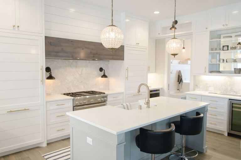 Bright, spotless kitchen after a top-to-bottom cleaning